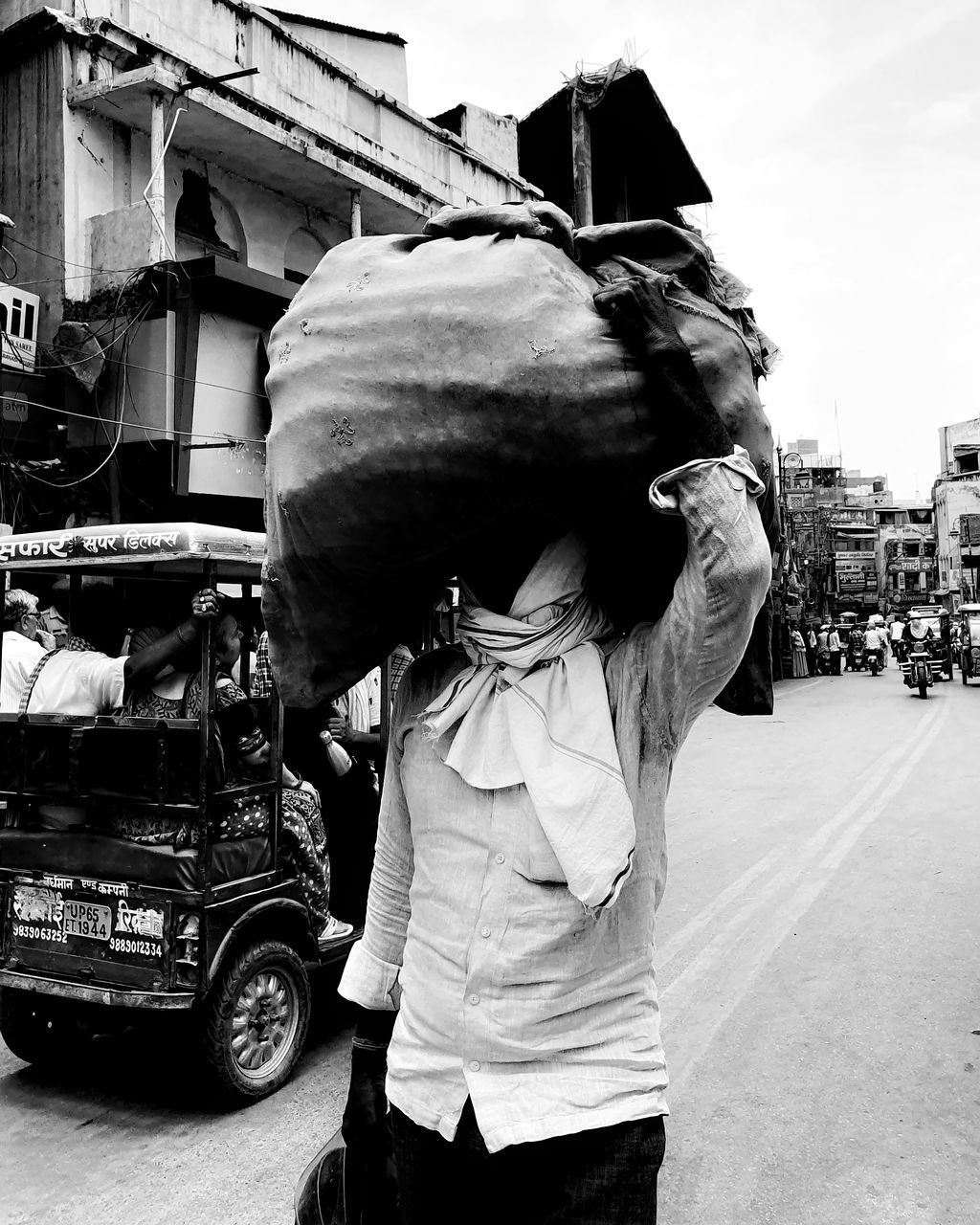 REAR VIEW OF MAN IN CITY STREET