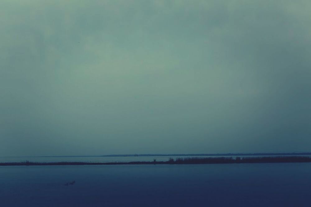 sea, water, horizon over water, tranquil scene, tranquility, scenics, sky, beauty in nature, beach, nature, shore, idyllic, cloud - sky, weather, copy space, dusk, waterfront, calm, outdoors, remote