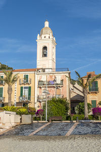  the promenade of noli with beautiful colored houses