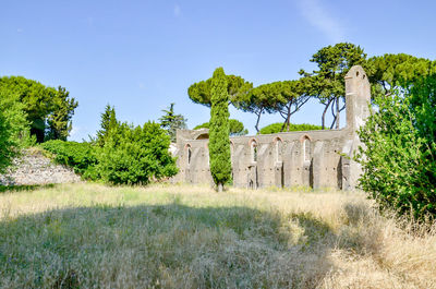 Low angle view of old ruins against sky