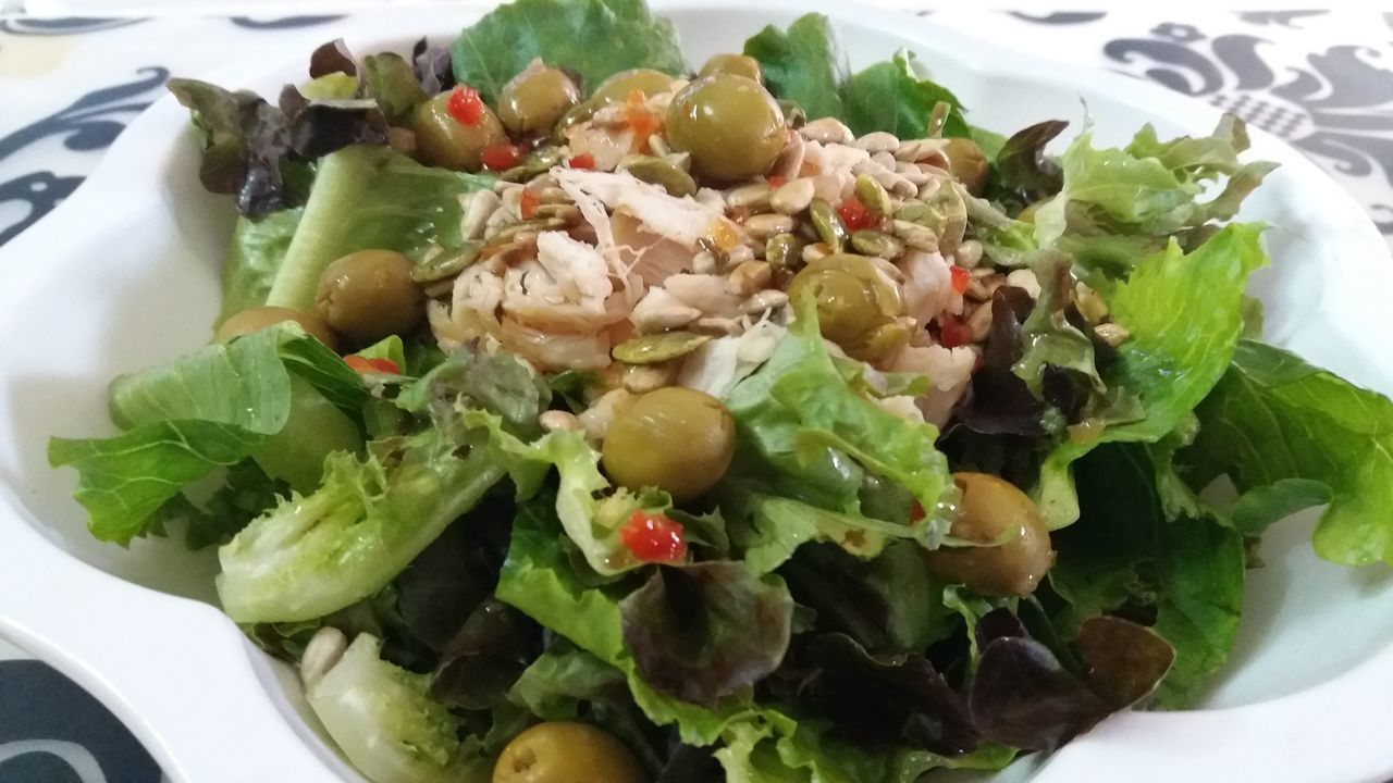 CLOSE-UP OF VEGETABLES AND SALAD IN PLATE