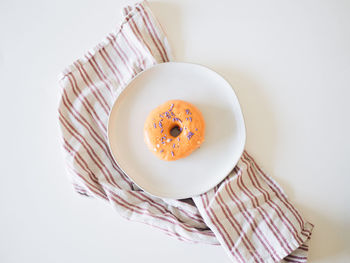 Directly above shot of donut in plate on table
