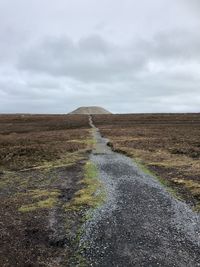 Queen meadbh, irish queen burial 