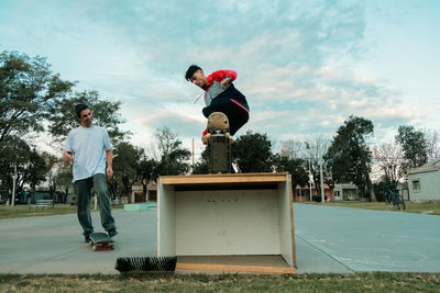 Skateboarder friends in a skatepark