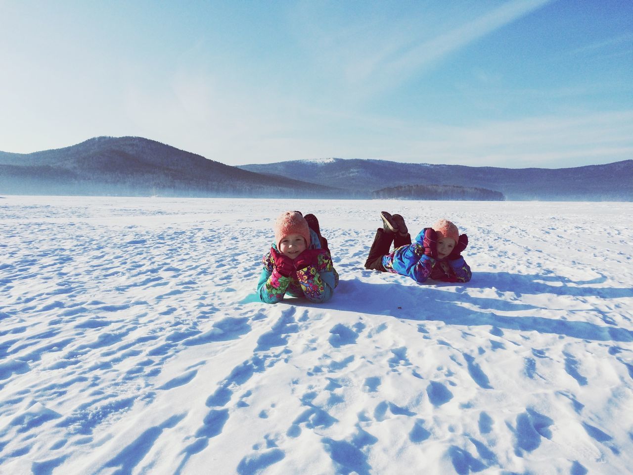 mountain, leisure activity, lifestyles, winter, scenics, tranquil scene, tranquility, vacations, snow, cold temperature, beauty in nature, mountain range, sky, nature, person, men, relaxation, sitting