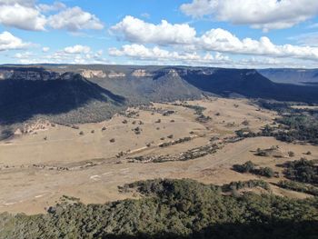 Drone view of wolgan valley, part of the blue mountains near sydney, new south wales, australia. 