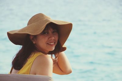 Portrait of smiling woman against sea