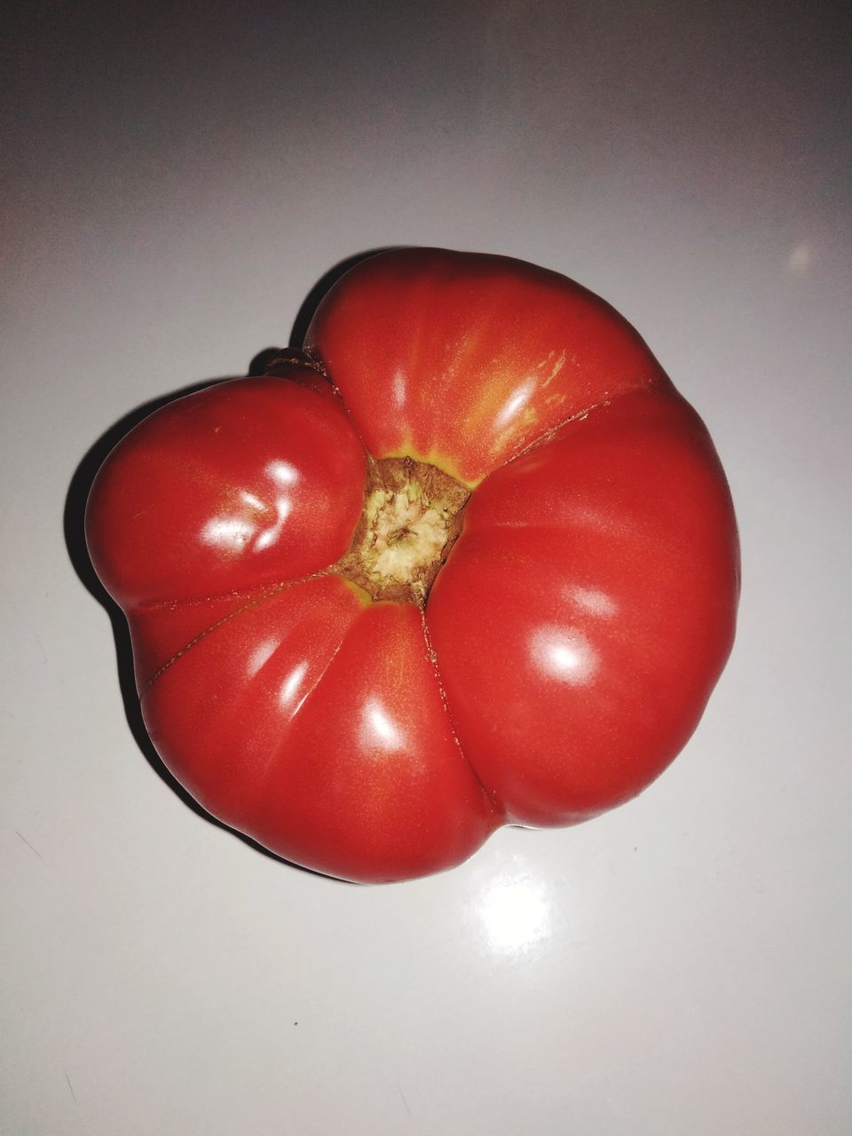 HIGH ANGLE VIEW OF RED TOMATOES