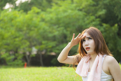 Woman sitting on field at park