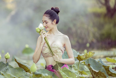 Young woman with rose bouquet