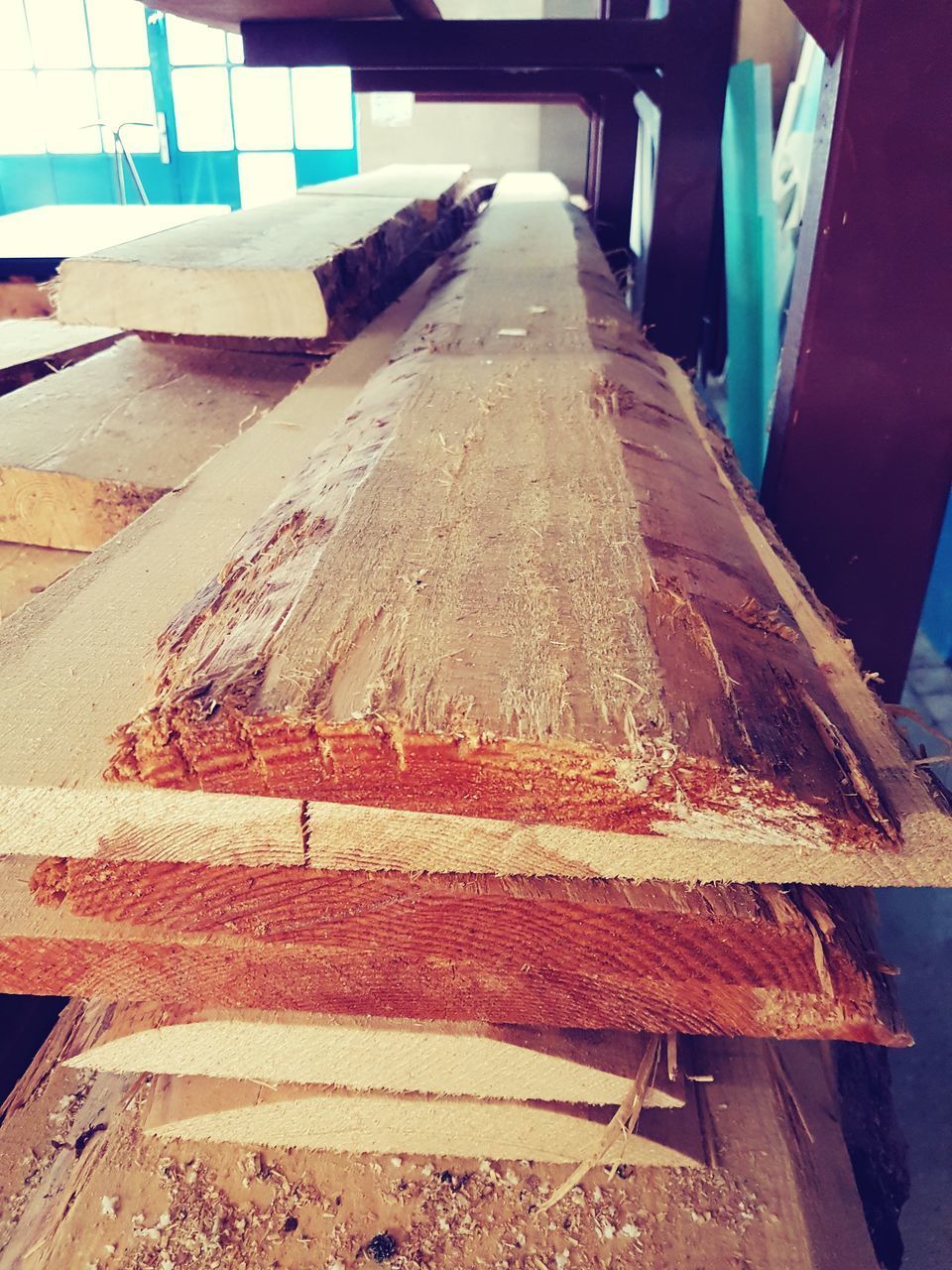 CLOSE-UP OF TABLE AND WOOD