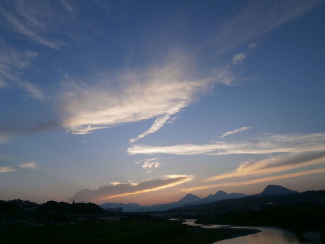 mountain, tranquil scene, scenics, tranquility, beauty in nature, sunset, sky, silhouette, mountain range, landscape, nature, idyllic, water, lake, cloud, cloud - sky, non-urban scene, dusk, outdoors, no people