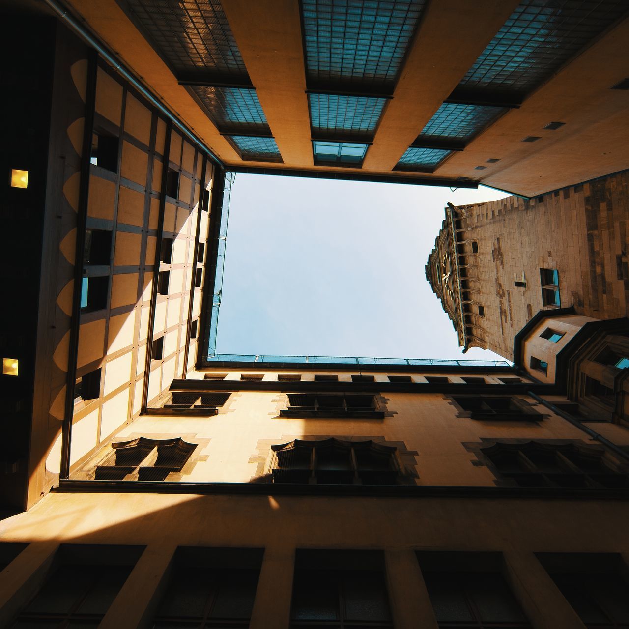 LOW ANGLE VIEW OF BUILDINGS AGAINST SKY