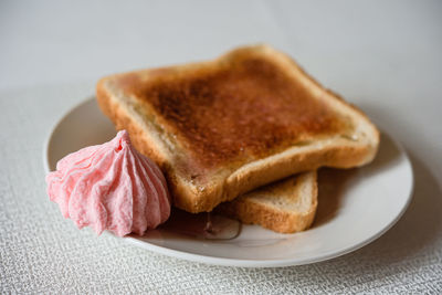 Close-up of bread in plate on table