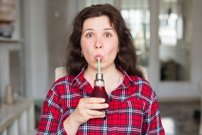 Portrait of smiling woman drinking drink