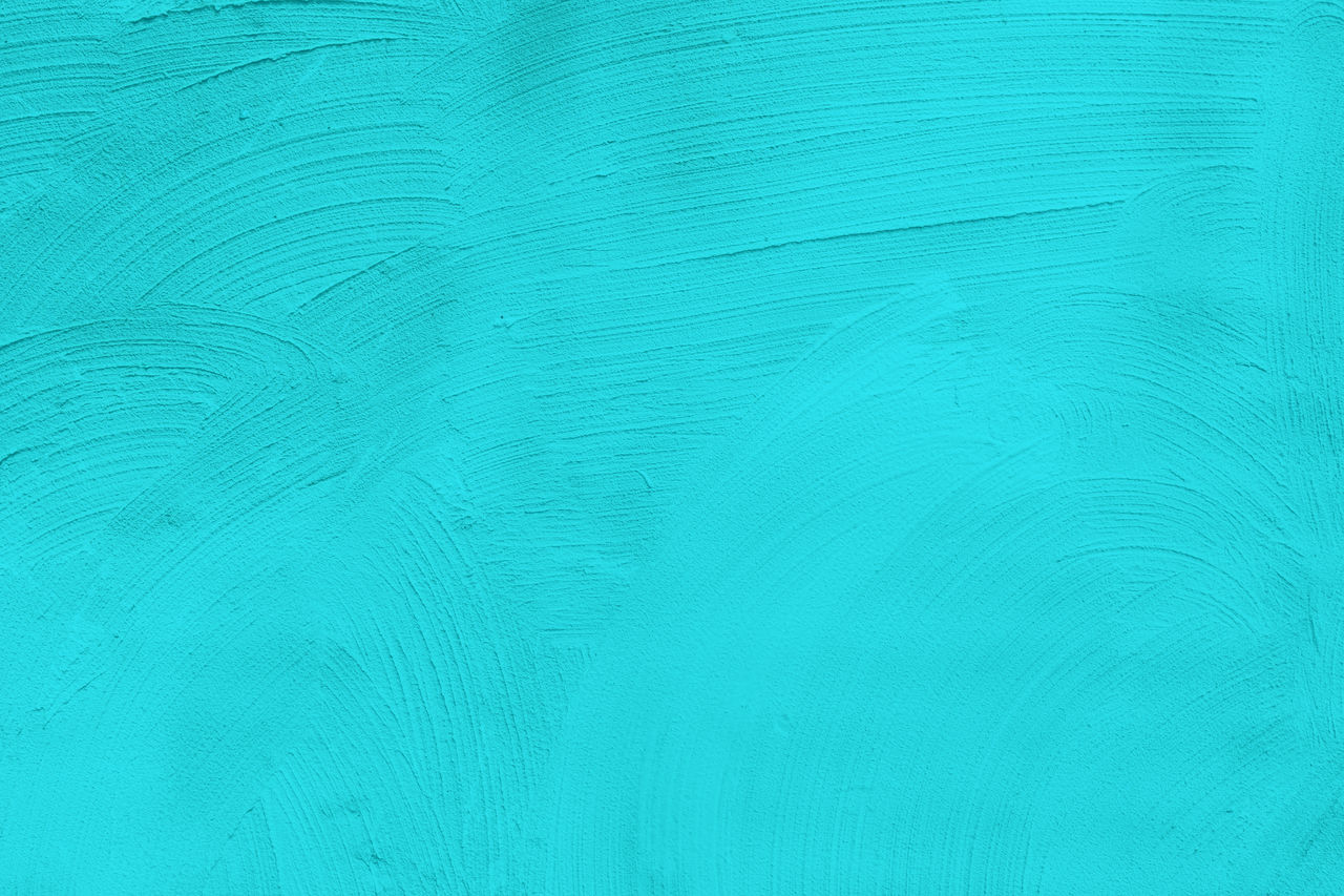 FULL FRAME SHOT OF BLUE PAINT ON GREEN SURFACE