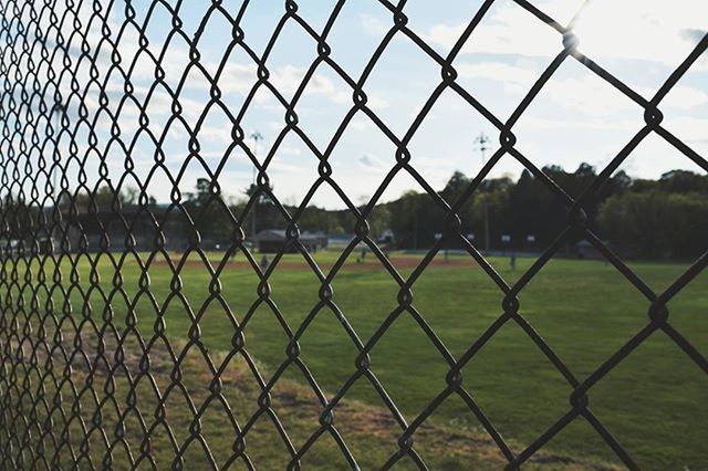 chainlink fence, fence, protection, safety, security, metal, pattern, sky, grass, focus on foreground, metallic, day, outdoors, no people, field, landscape, full frame, metal grate, chain link fence, sunlight