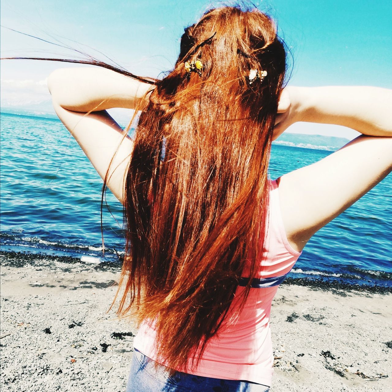 hair, hairstyle, long hair, leisure activity, water, sea, real people, beach, land, one person, lifestyles, rear view, women, nature, brown hair, day, waist up, adult, outdoors, horizon over water, human hair
