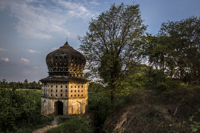 View of temple building against sky