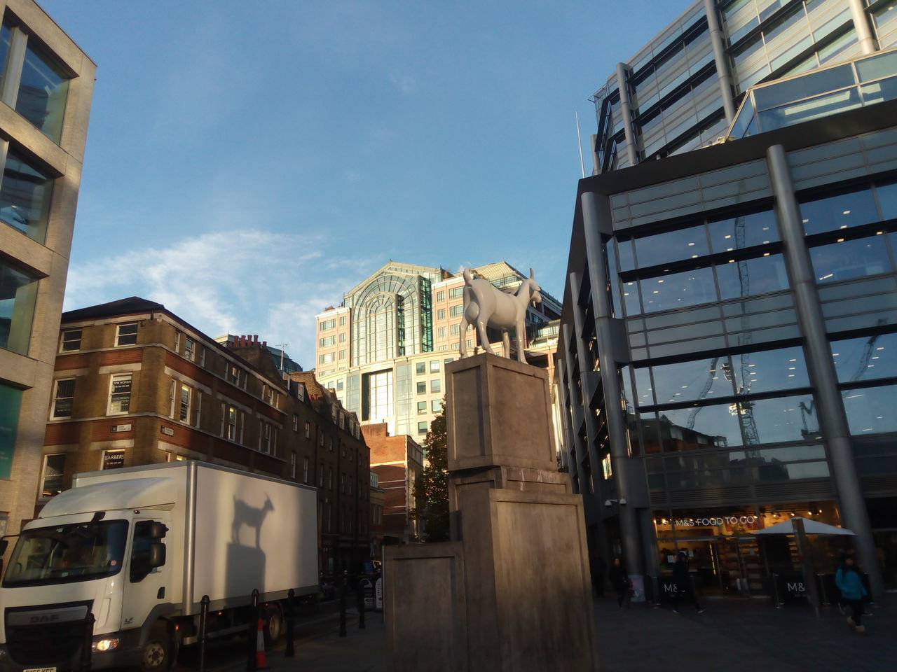 LOW ANGLE VIEW OF MODERN BUILDINGS IN CITY AGAINST SKY