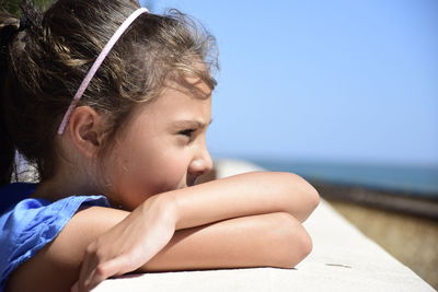 Close-up of young woman against sea