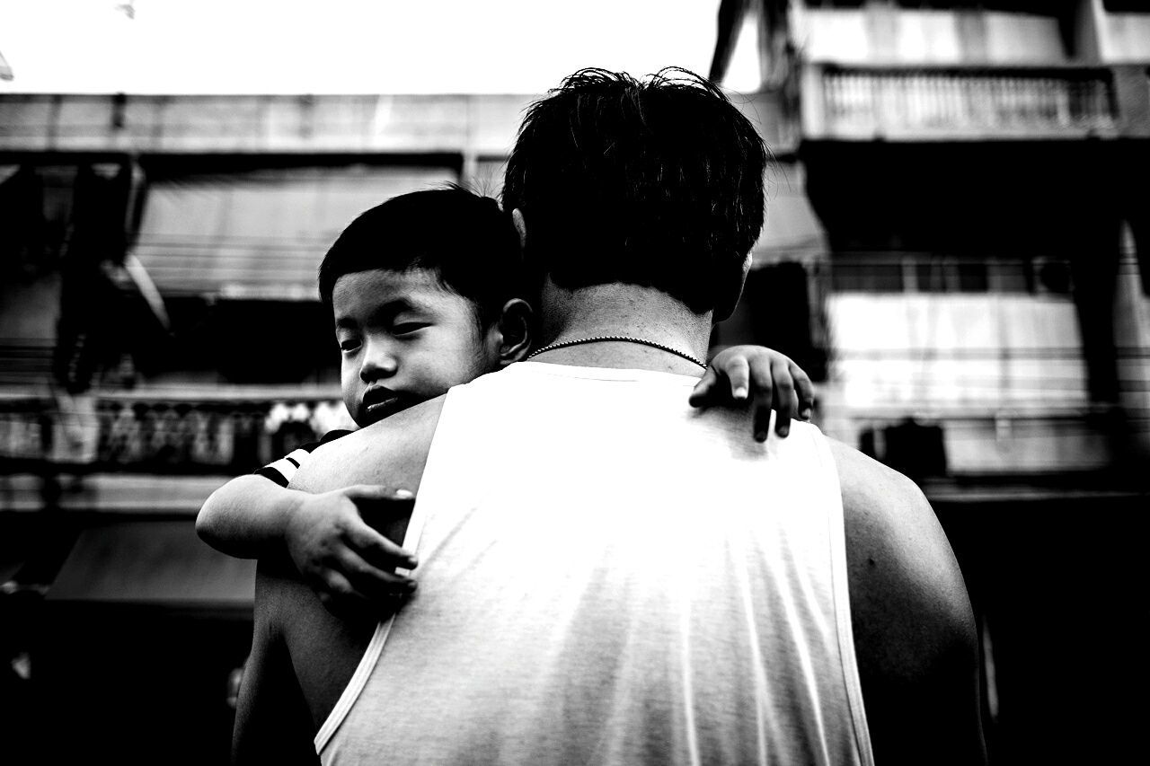 childhood, boys, lifestyles, casual clothing, elementary age, bonding, togetherness, love, leisure activity, innocence, person, focus on foreground, family, girls, cute, three quarter length, waist up