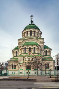 Cathedral of saint vladimir in astrakhan city center, russia