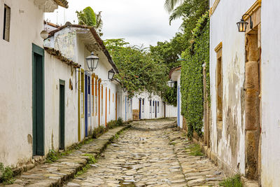 Streets of the famous city of paraty on the coast of the state of rio de janeiro and founded in 1667