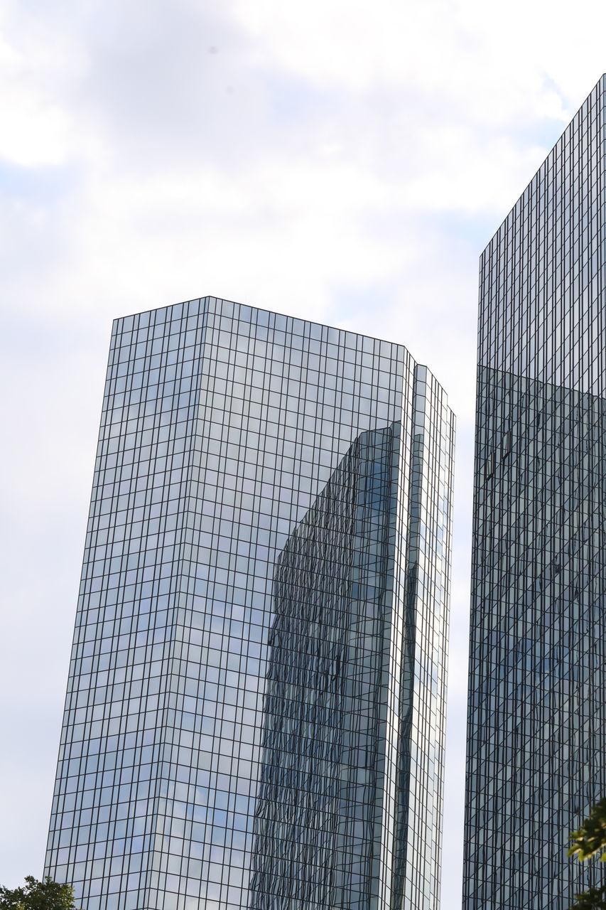 LOW ANGLE VIEW OF MODERN BUILDINGS AGAINST SKY IN CITY