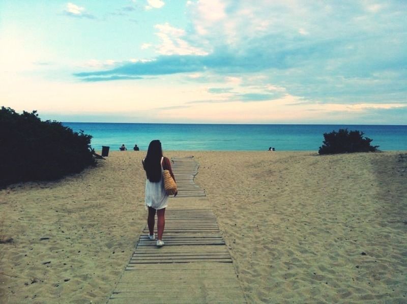 sea, horizon over water, sky, water, beach, lifestyles, rear view, full length, leisure activity, cloud - sky, person, shore, cloud, scenics, tranquil scene, tranquility, beauty in nature, vacations