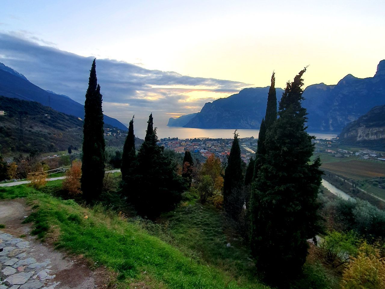 PANORAMIC SHOT OF TREES AND MOUNTAINS AGAINST SKY