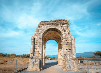 Old ruins of building against cloudy sky