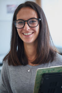 Portrait of smiling woman in eyeglasses