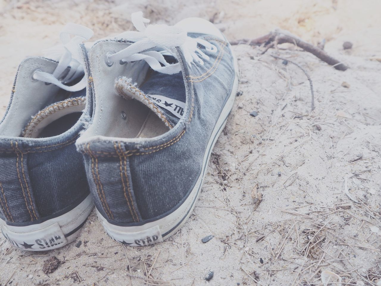 close-up, sand, high angle view, metal, day, outdoors, shoe, abandoned, no people, sunlight, damaged, old, protection, still life, beach, obsolete, text, focus on foreground, safety, metallic