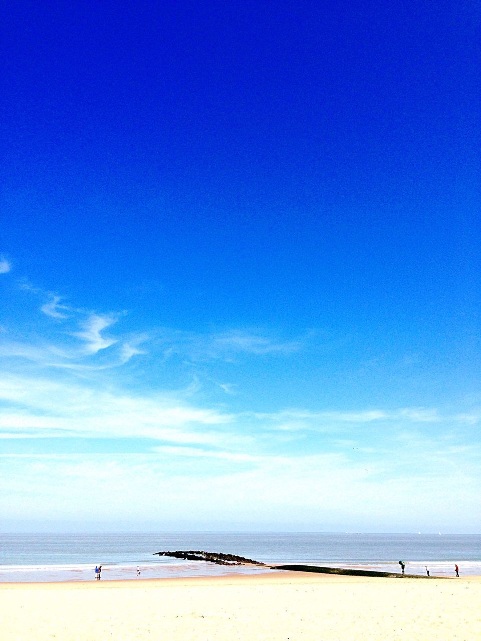 sea, beach, horizon over water, water, sand, shore, sky, blue, scenics, tranquility, tranquil scene, vacations, beauty in nature, nature, leisure activity, idyllic, coastline, lifestyles, incidental people