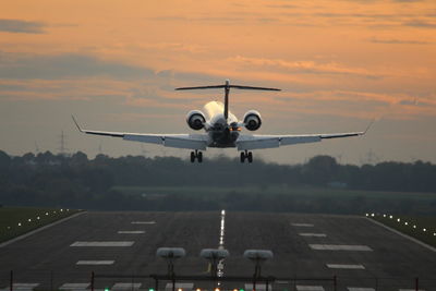 Landing plane