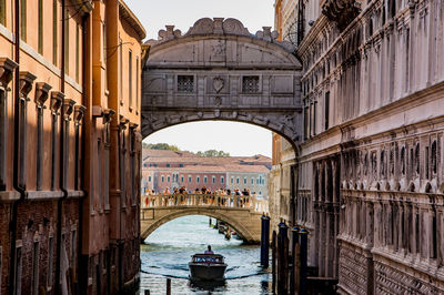 The unknown side of the bridge of sighs
