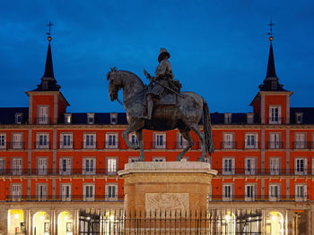 Statue of historic building in city