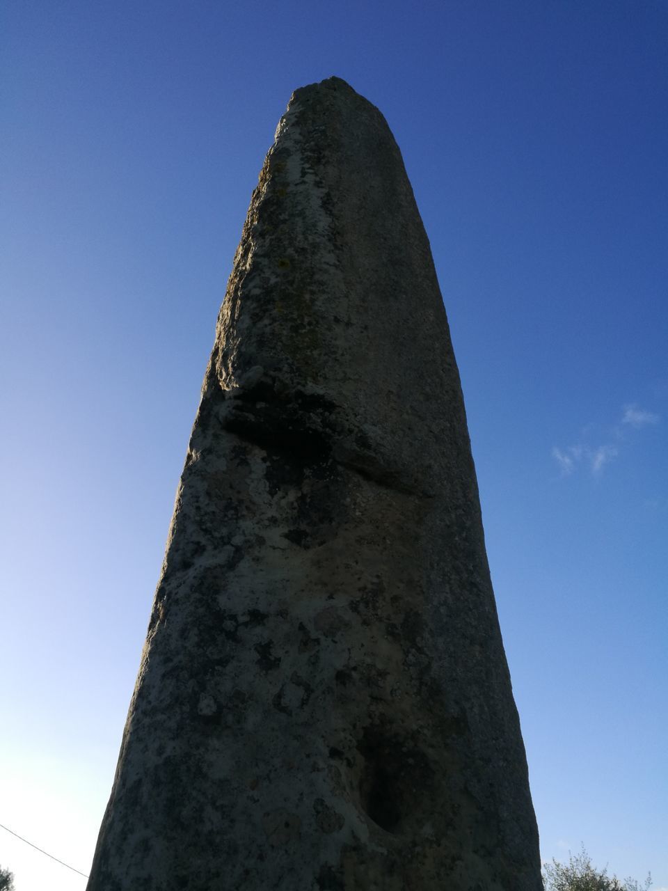 LOW ANGLE VIEW OF A STATUE OF A BLUE SKY