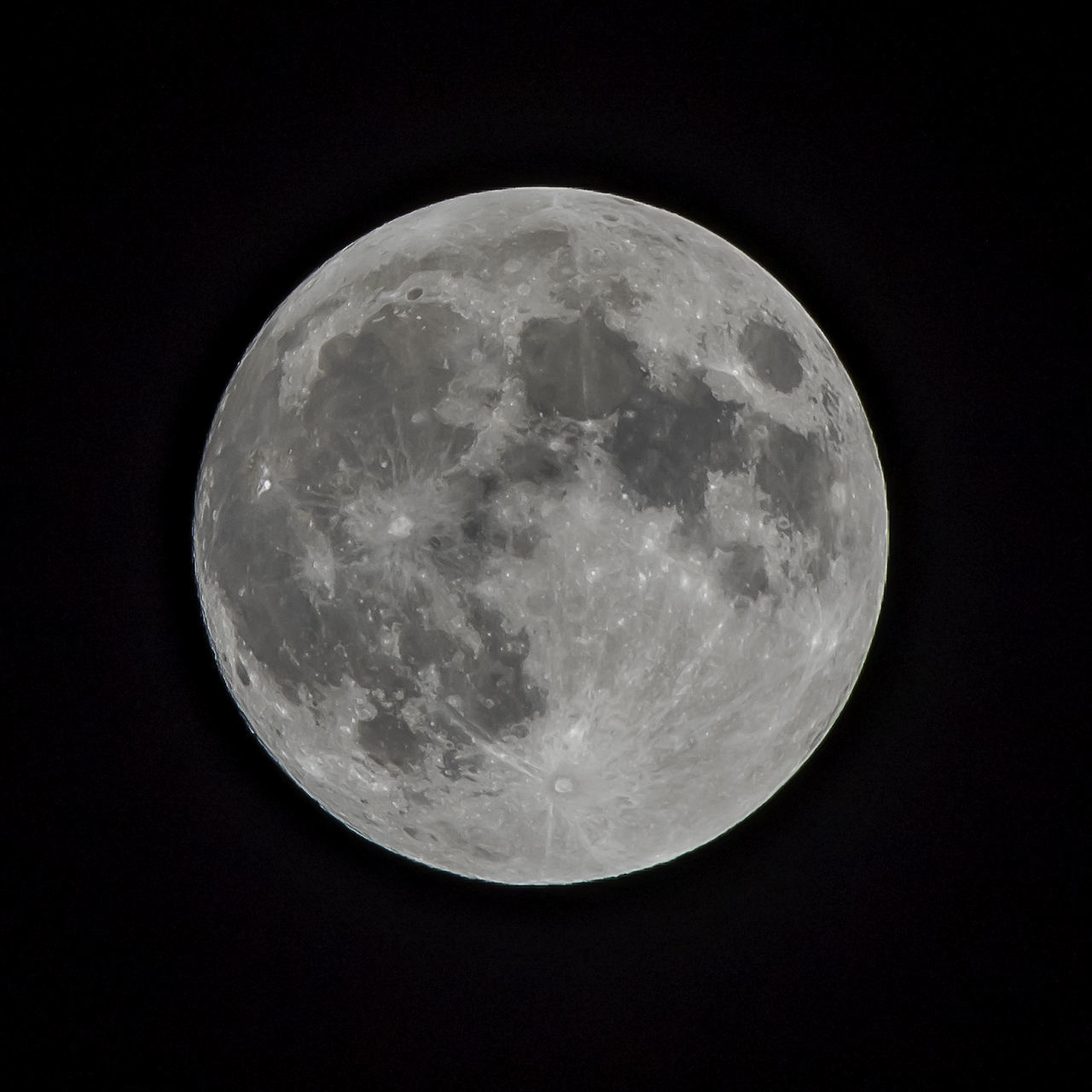 CLOSE-UP OF MOON AGAINST CLEAR SKY AT NIGHT