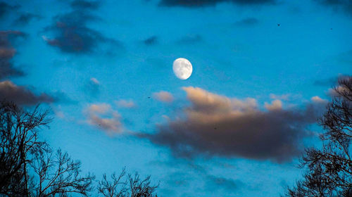 Scenic view of moon in sky