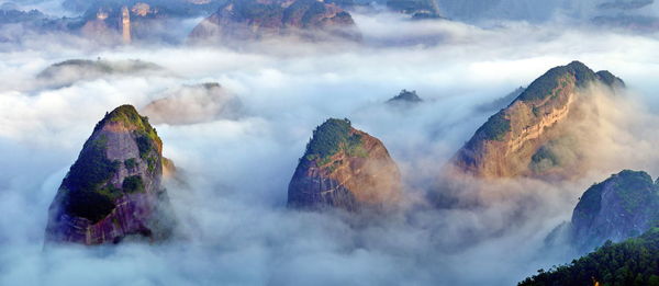 Majestic mountains in the mist breathtaking photos of cloud-covered peaks