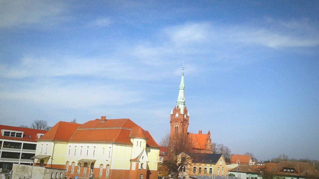 building exterior, architecture, built structure, place of worship, religion, spirituality, church, sky, cathedral, dome, city, cloud - sky, steeple, spire, travel destinations, low angle view, roof, famous place