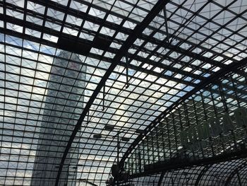 Low angle view of ceiling