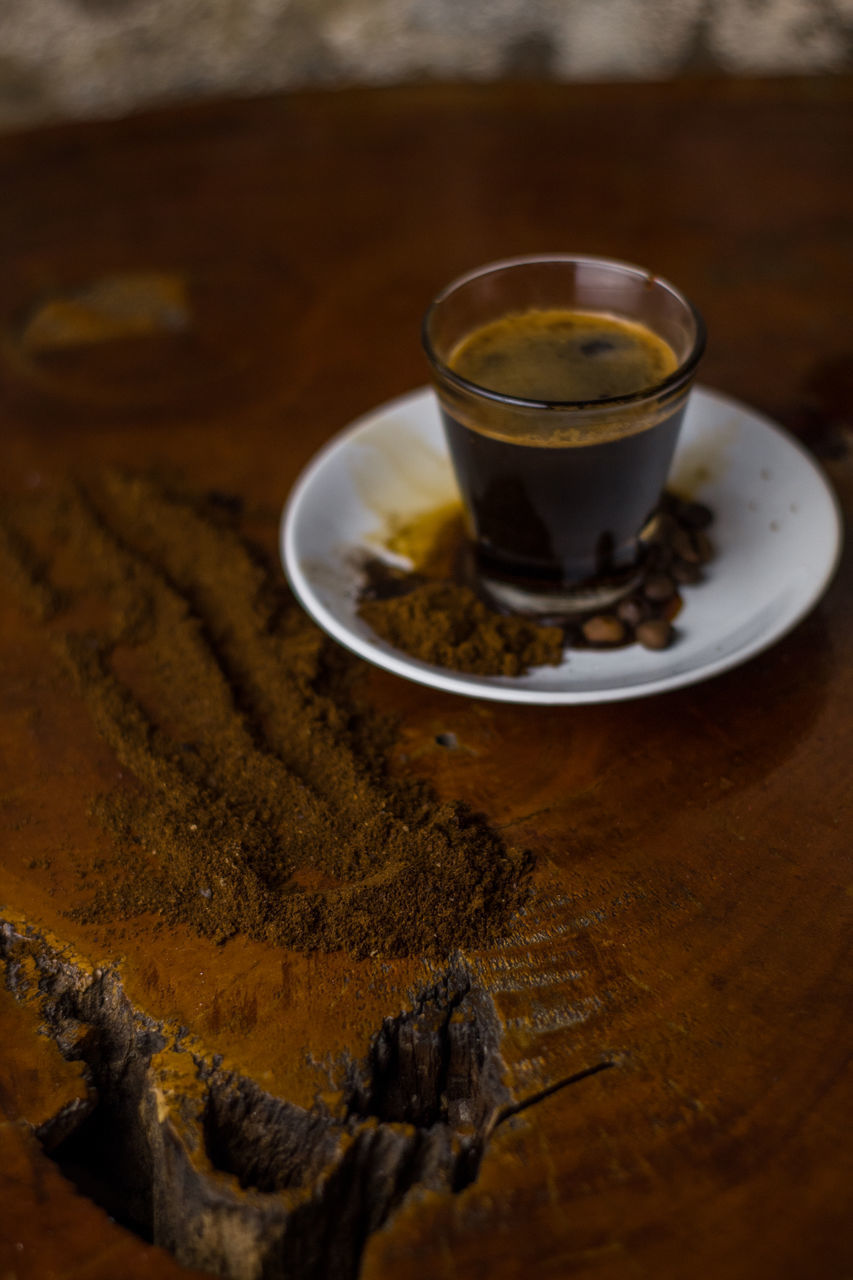 CLOSE-UP OF COFFEE CUP AND TABLE