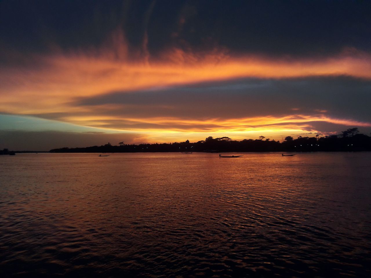 sunset, water, scenics, tranquil scene, sky, tranquility, waterfront, beauty in nature, orange color, cloud - sky, silhouette, idyllic, nature, rippled, sea, cloud, lake, dramatic sky, dusk, reflection