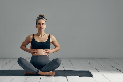 Portrait of young woman sitting on floor