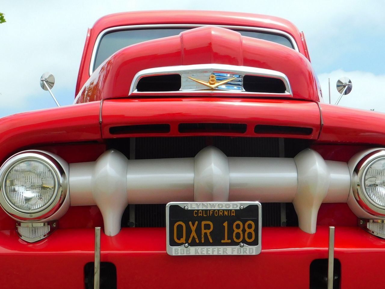 CLOSE-UP OF A RED CAR