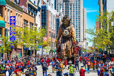 Statue of people in city