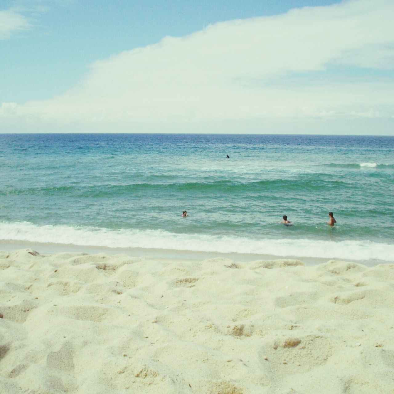 sea, beach, horizon over water, water, shore, sand, sky, scenics, beauty in nature, tranquil scene, tranquility, vacations, wave, nature, leisure activity, idyllic, incidental people, cloud - sky, day